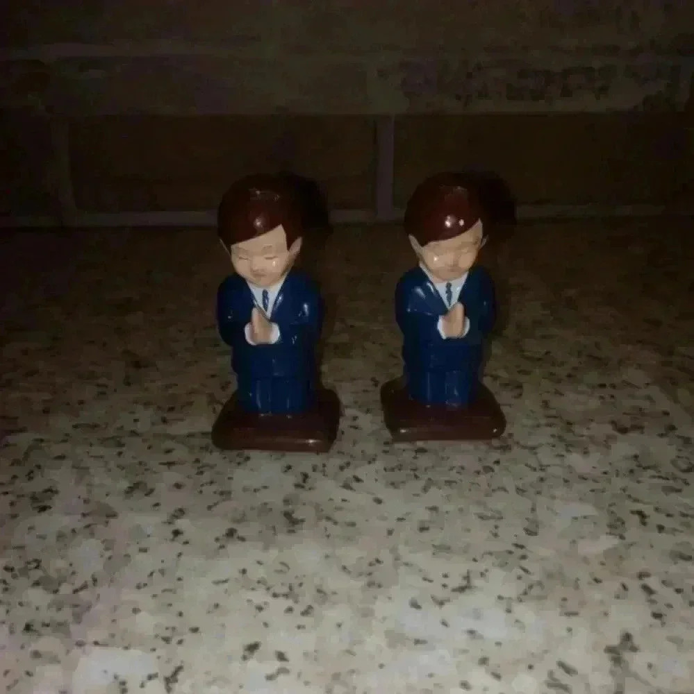 Vintage (2) Praying Men Wearing Suit & Tie Figurines Made In Korea